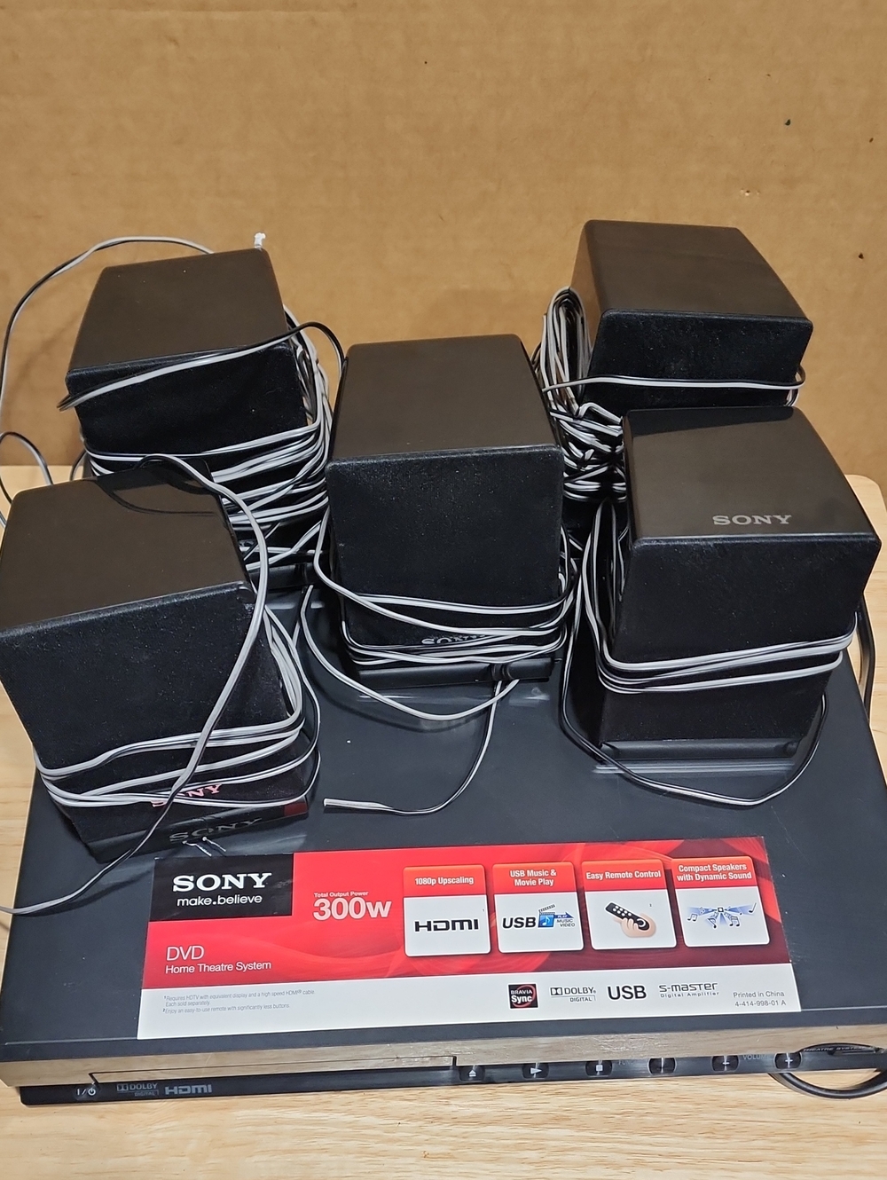 Sony DAV-TZ140 5.1 Chanel Home Theater System 300W, 5 Speakers  WORKING